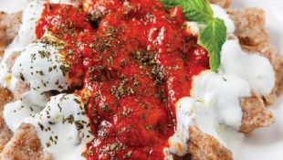 BULGUR FLEISCHBALL MIT SAUCE