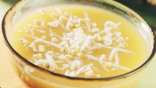 HAZELNUT UND CURRY CARROT SOUP