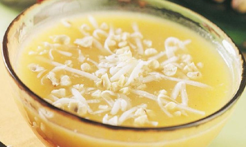 HAZELNUT UND CURRY CARROT SOUP