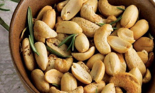 Knoblauch Erdnüsse